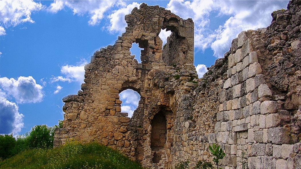 руины дворца цитадели